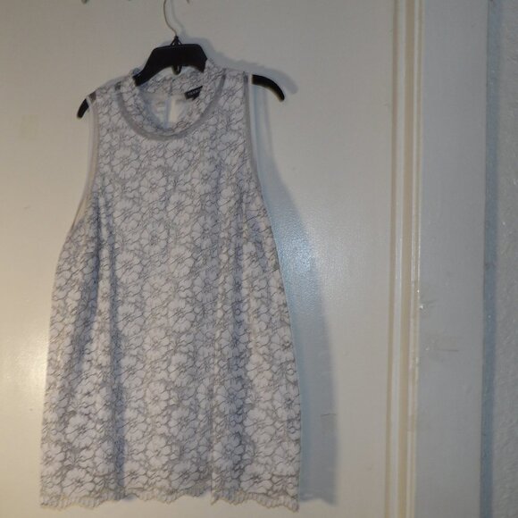 Torrid Lace Overlay Top Sz 2 - Picture 1 of 7